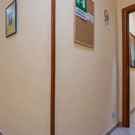 Domenichino Guesthouse Гостевой дом