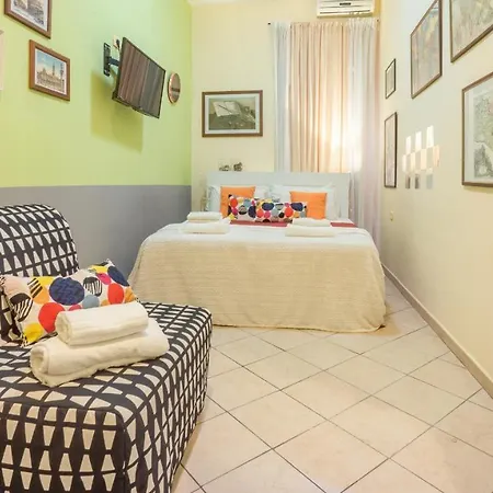 Domenichino Guesthouse Гостевой дом